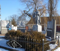 Братская могила советских солдат в д. Волчин